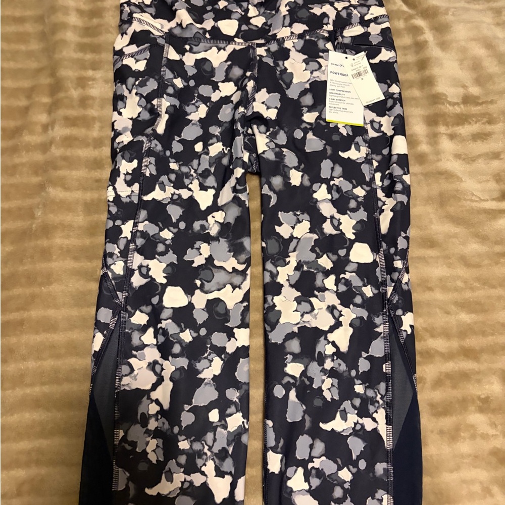 Old Navy Women's Leggings - Black and White Pattern